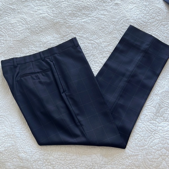 Tommy Hilfiger full suit! - Picture 2 of 2